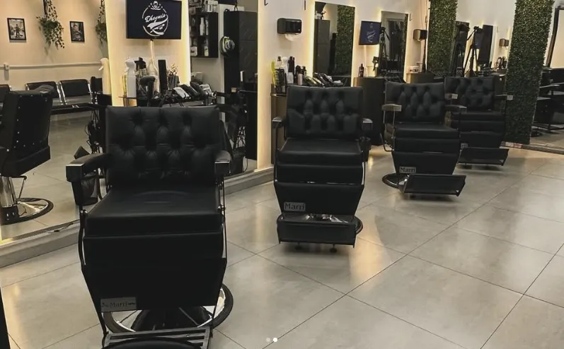 Estações de trabalho da Dheymis Barber Shop